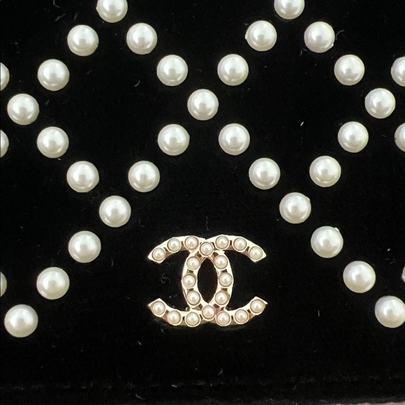 Chanel WOC velvet and pearl - Picture 2 of 6